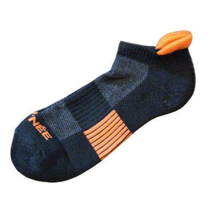 This is a black ankle-length athletic sock with orange accents. The sock features a textured pattern across the top and a ribbed section around the arch for added support. The heel area includes an orange pull-tab for easy wearing and removal. The toe area has the word "VINEE" printed in orange on the side. This sock is designed for comfort and performance, suitable for sports or active wear.